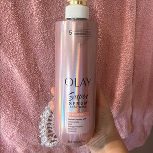 OLAY Super Serum Body Wash in Iridescent Pink